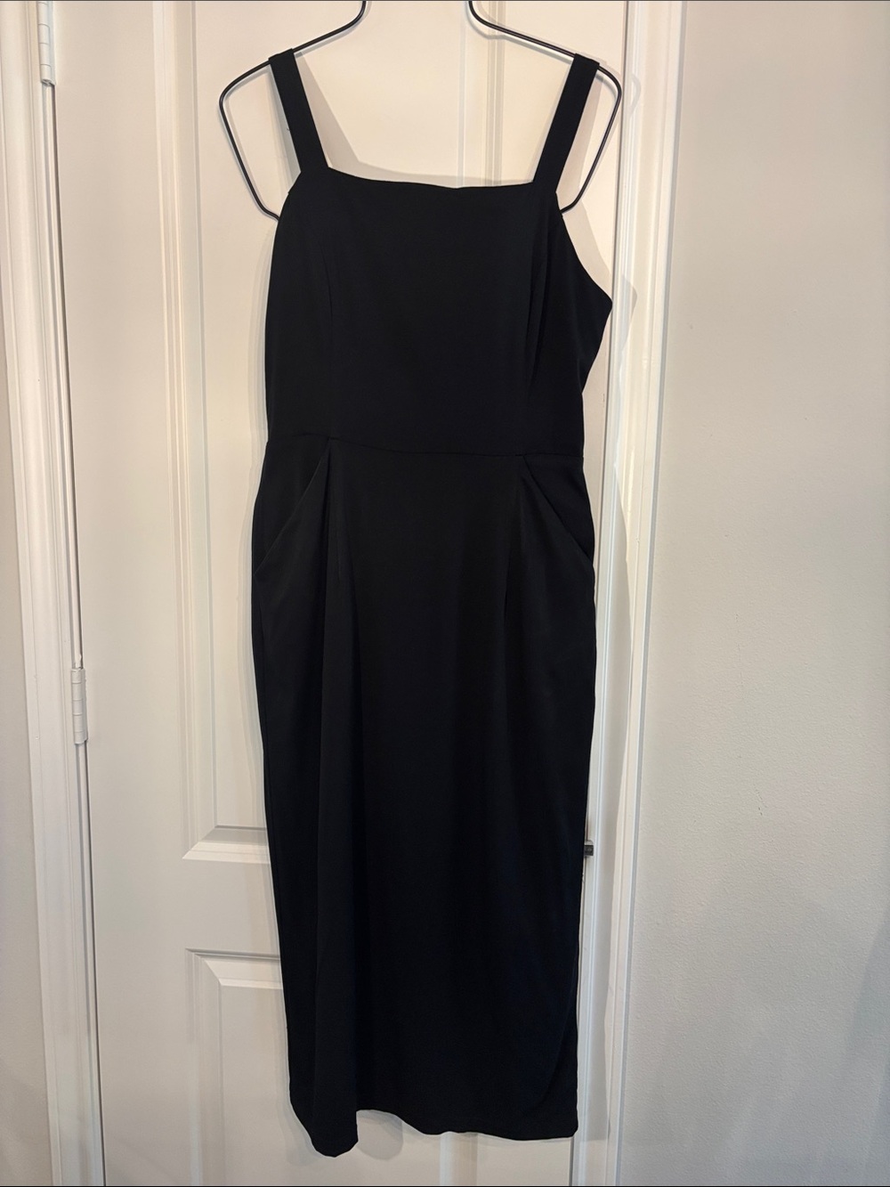 41 Hawthorn Women’s Black Strappy Square-Neck Midi Dress with pockets, size 6